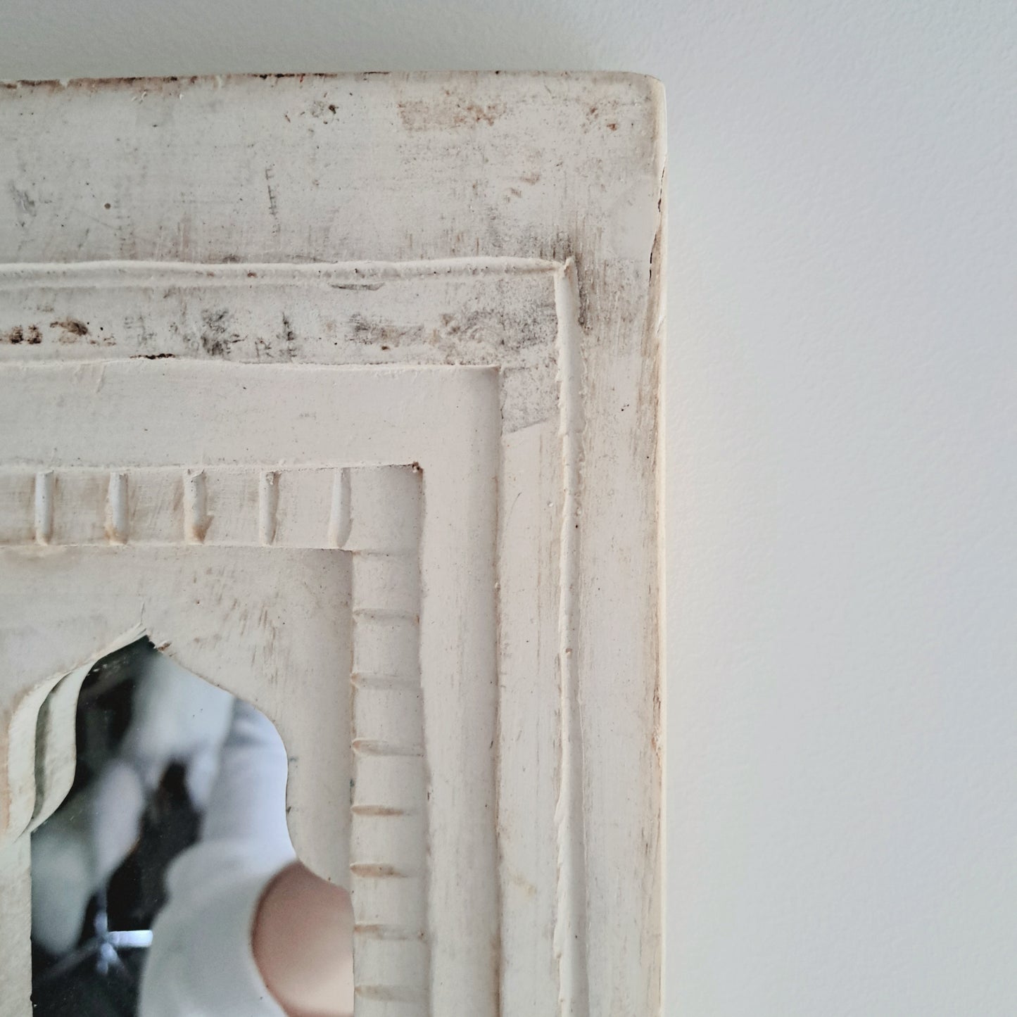 Moroccan Inspired Mini Mirrors – Hand-Carved Whitewashed Wall Décor (20 x 16 cm)