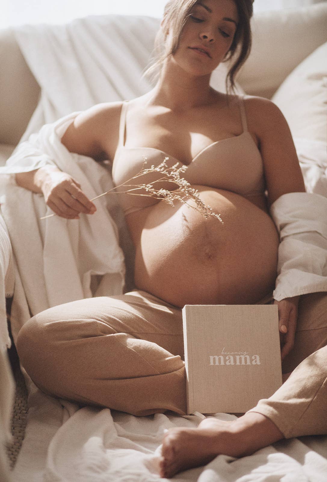 Becoming MAMA – A Guided Pregnancy Journal & Keepsake for Expecting Mothers