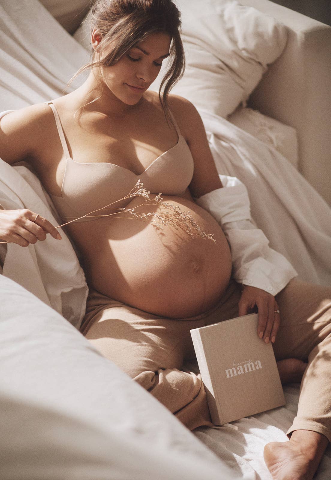 Becoming MAMA – A Guided Pregnancy Journal & Keepsake for Expecting Mothers